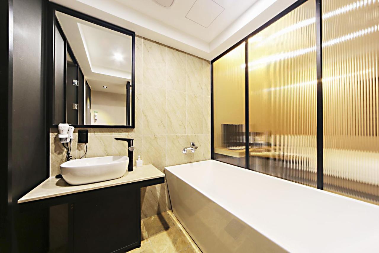 Masan Almond Hotel Changwon Exterior foto
