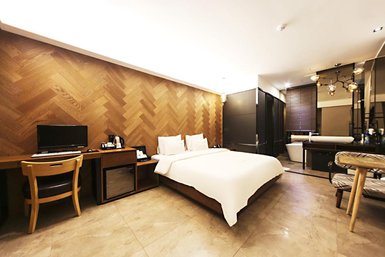 Masan Almond Hotel Changwon Exterior foto